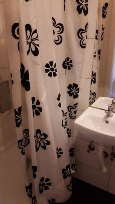 Simple Apartment 10 Minutes To Downtown Vienna Esterno foto